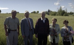 Президент РФ Борис Ельцин на отдыхе. Президент РФ Борис Ельцин и супруга президента Наина Ельцина на прогулке на о. Кижи