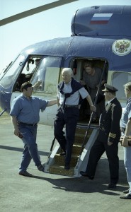 Посещение президентом РФ Борисом Ельциным, проводящим отпуск в Самарской области в пансионате «Волжский утес», фермерских хозяйств Ставропольского района, построенных с участием голландской фирмы «Себеко»