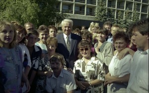 Президент РФ Борис Ельцин на отдыхе. Президент РФ Борис Ельцин во время встречи с жителями Самарской области