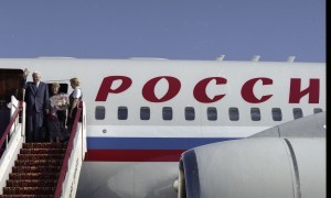 Президент РФ Борис Ельцин на отдыхе. Во время проводов в аэропорту