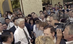 Пребывание президента РФ Бориса Ельцина в Саратовской области. Встреча с жителями г. Саратова
