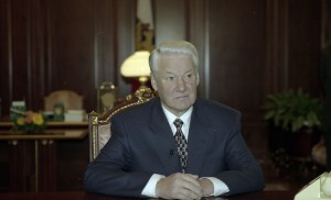 Президент РФ Борис Ельцин во время записи радиообращения