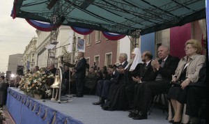 Президент РФ Борис Ельцин на праздновании 850-летия г. Москвы на Тверской улице