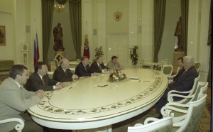 Встреча президента РФ Бориса Ельцина с руководителями крупнейших банков России: генеральным директором ЗАО «Медиа-Мост» А.А. Гусинским, председателем Совета директоров АКБ «СБС-Агро» М.М. Смоленским, президентом «Онексим-банка» В.О. Потаниным, президентом