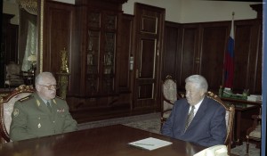 Встреча президента РФ Бориса Ельцина с министром обороны РФ И.Д. Сергеевым