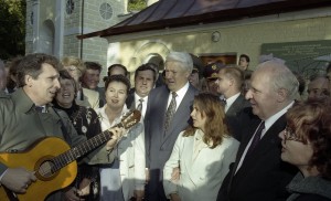 Поездка президента РФ Бориса Ельцина в Орловскую область. Посещение усадьбы И.С. Тургенева и встреча с музейными работниками России в Государственном музее-заповеднике И.С. Тургенева Спасское-Лутовиново