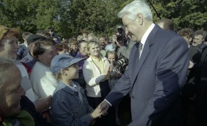 Поездка президента РФ Бориса Ельцина в Орловскую область. Посещение усадьбы И.С. Тургенева и встреча с музейными работниками России в Государственном музее-заповеднике И.С. Тургенева Спасское-Лутовиново