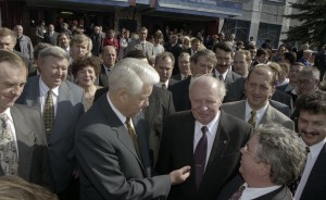 Поездка президента РФ Бориса Ельцина в Орловскую область. Во время посещения ОАО «Орловский сталепрокатный завод»