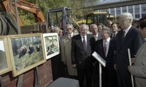 Поездка президента РФ Бориса Ельцина в Орловскую область. Во время посещения ОАО «Орловский сталепрокатный завод»