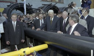 Поездка президента РФ Бориса Ельцина в Орловскую область. Во время посещения ОАО «Орловский сталепрокатный завод»