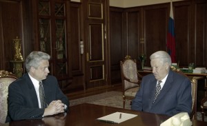 Президент РФ Борис Ельцин во время встречи с директором ФСБ Н.Д. Ковалевым