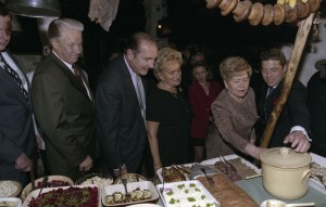 Государственный визит в РФ президента Французской Республики Жака Ширака с супругой Бернадент Ширак. Во время обеда в ресторане «Царская охота»