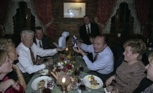 Государственный визит в РФ президента Французской Республики Жака Ширака с супругой Бернадент Ширак. Во время обеда в ресторане «Царская охота»