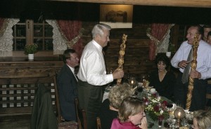 Государственный визит в РФ президента Французской Республики Жака Ширака с супругой Бернадент Ширак. Во время обеда в ресторане «Царская охота»