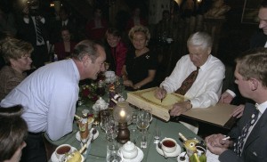 Государственный визит в РФ президента Французской Республики Жака Ширака с супругой Бернадент Ширак. Во время обеда в ресторане «Царская охота»