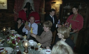 Государственный визит в РФ президента Французской Республики Жака Ширака с супругой Бернадент Ширак. Во время обеда в ресторане «Царская охота»