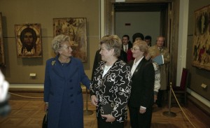 Государственный визит в РФ президента Французской Республики Жака Ширака с супругой Бернадент Ширак. Во время осмотра Третьяковской галереи