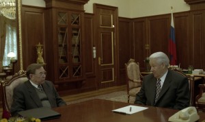 Президент РФ Борис Ельцин во время встречи с председателем Высшего арбитражного суда РФ В.Ф. Яковлевым