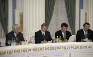 Президент РФ Борис Ельцин во время заседания Совета по местному самоуправлению