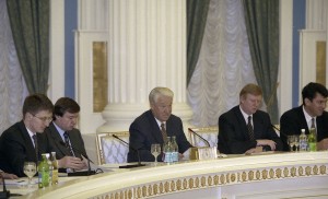 Президент РФ Борис Ельцин во время заседания Совета по местному самоуправлению