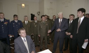 Пребывание президента РФ Бориса Ельцина в Нижнем Новгороде на Всероссийском форуме «Новая Россия» в рамках Нижегородской ярмарки