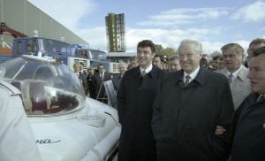 Пребывание президента РФ Бориса Ельцина в Нижнем Новгороде на Всероссийском форуме «Новая Россия» в рамках Нижегородской ярмарки. Во время осмотра Нижегородской ярмарки