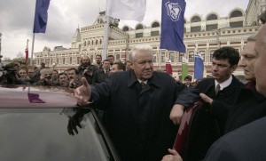 Пребывание президента РФ Бориса Ельцина в Нижнем Новгороде на Всероссийском форуме «Новая Россия» в рамках Нижегородской ярмарки. Во время осмотра Нижегородской ярмарки