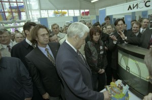 Пребывание президента РФ Бориса Ельцина в Нижнем Новгороде на Всероссийском форуме «Новая Россия» в рамках Нижегородской ярмарки