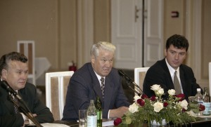 Пребывание президента РФ Бориса Ельцина в Нижнем Новгороде на Всероссийском форуме «Новая Россия» в рамках Нижегородской ярмарки