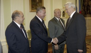 Вручение Государственных наград РФ руководителям субъектов РФ. Вручение награды главе администрации Смоленской области А.Е. Глушенкову