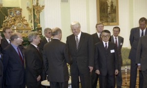 Президент РФ Борис Ельцин во время встречи с представителями Лондонского клуба кредиторов