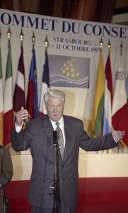 Пребывание президента РФ Бориса Ельцина в г. Страсбурге. Президент РФ Борис Ельцин во время встречи с журналистами