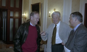 Официальный визит в РФ премьер-министра Канады Жана Кретьена. Во время встречи в загородной резиденции «Русь»