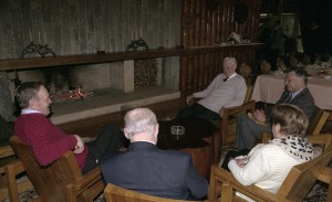 Официальный визит в РФ премьер-министра Канады Жана Кретьена. Во время встречи в загородной резиденции «Русь»