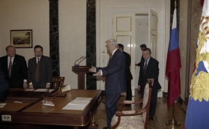 Президент РФ Бориса Ельцин во время встречи с главами парламентских фракций и депутатских групп Государственной Думы