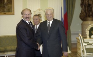 Заседание Межгосударственного совета России, Белоруссии, Казахстана и Киргизии. Президент РФ Борис Ельцин и президент Белоруссии Александр Лукашенко во время встречи