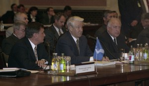 Саммит в Кишиневе. Исполнительный секретарь СНГ И.М. Коротченя, президент РФ Борис Ельцин и председатель Правительства РФ В.Черномырдин