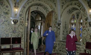 Официальный визит в РФ президента Литвы Альгирдаса Бразаускаса. Посещение супругой президента РФ Наиной Ельциной и дочерью президента Литвы Аудроне Усонене во время осмотра Большого Кремлевского дворца