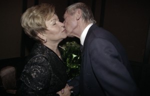 Посещение супругой президента РФ Наиной Ельциной МХАТа им. А.П. Чехова в связи со 99-летием театра и 70-летием его режиссера О.Н. Ефремова