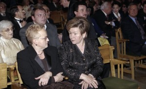 Посещение супругой президента РФ Наиной Ельциной МХАТа им. А.П. Чехова в связи со 99-летием театра и 70-летием его режиссера О.Н. Ефремова