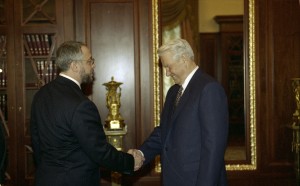 Президент РФ Борис Ельцин во время встречи с председателем ВГТРК Н.К. Сванидзе и главным редактором общероссийского государственного телеканала «Культура» М.Е. Швыдким