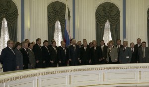 Церемония подписания договоров о разграничении предметов ведения и полномочий между органами государственной власти РФ и органами государственной власти Архангельской, Кировской, Мурманской, Ульяновской и Ярославской областей. После подписания договора