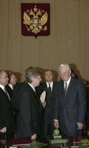 Пребывание президента РФ Бориса Ельцина в Красноярске. Во время подписания договора о разграничении полномочий