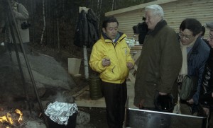 Пребывание президента РФ Бориса Ельцина в Красноярске. Президент РФ Борис Ельцин и премьер-министр Японии Рютаро Хасимото во время рыбалки на берегу Енисея