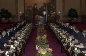 Государственный визит президента РФ Бориса Ельцина в Китайскую Народную Республику. Российско-китайские переговоры в расширенном составе