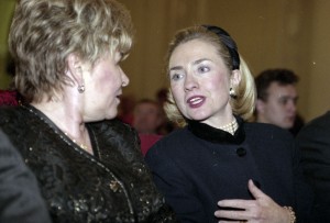 Встреча супруги президента РФ Наины Ельциной с супругой президента США Хиллари Клинтов в г. Екатеринбурге. На открытии нового зала филармонии