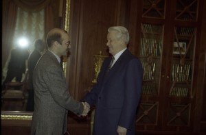 Президент РФ Борис Ельцин во время встречи с министром финансов РФ М.М. Задорновым