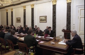 Президент РФ Борис Ельцин во время заседания Совета Безопасности РФ