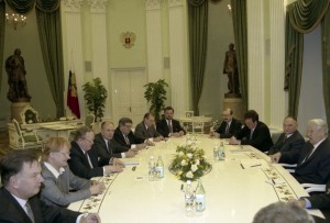 Визит президента Финляндии Мартти Ахтисаари в РФ. Во время переговоров в расширенном составе