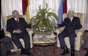 Неофициальная встреча президента РФ Бориса Ельцина и канцлера ФРГ Гельмута Коля